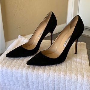 Manolo Blahnik black suede pump sz 38.5